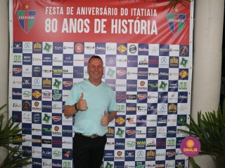 
<a style='margin-left: 5px;' class='btn btn-xs btn-social btn-facebook' href='https://www.facebook.com/sharer/sharer.php?u=https://www.boladovale.com.br/imgs/800-800-90/conteudo/fotos/1327/img0564.jpg' rel='popup' data-width='500' data-height='400'><i class='fa fa-facebook'></i>Compartilhar <span class='hidden-xs'>no Facebook</span>
</a> 
<a class='btn btn-default btn-xs' target='_blank' href='imgs/800-800-90/conteudo/fotos/1327/img0564.jpg'>
<span class='glyphicon glyphicon-cloud-download'></span> Salvar
</a> 
<span></span>
