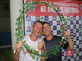 
<a style='margin-left: 5px;' class='btn btn-xs btn-social btn-facebook' href='https://www.facebook.com/sharer/sharer.php?u=https://www.boladovale.com.br/imgs/800-800-90/conteudo/fotos/1327/img0567.jpg' rel='popup' data-width='500' data-height='400'><i class='fa fa-facebook'></i>Compartilhar <span class='hidden-xs'>no Facebook</span>
</a> 
<a class='btn btn-default btn-xs' target='_blank' href='imgs/800-800-90/conteudo/fotos/1327/img0567.jpg'>
<span class='glyphicon glyphicon-cloud-download'></span> Salvar
</a> 
<span></span>