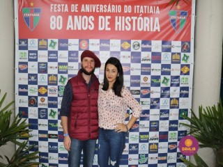 
<a style='margin-left: 5px;' class='btn btn-xs btn-social btn-facebook' href='https://www.facebook.com/sharer/sharer.php?u=https://www.boladovale.com.br/imgs/800-800-90/conteudo/fotos/1327/img0589.jpg' rel='popup' data-width='500' data-height='400'><i class='fa fa-facebook'></i>Compartilhar <span class='hidden-xs'>no Facebook</span>
</a> 
<a class='btn btn-default btn-xs' target='_blank' href='imgs/800-800-90/conteudo/fotos/1327/img0589.jpg'>
<span class='glyphicon glyphicon-cloud-download'></span> Salvar
</a> 
<span></span>