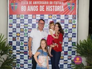 
<a style='margin-left: 5px;' class='btn btn-xs btn-social btn-facebook' href='https://www.facebook.com/sharer/sharer.php?u=https://www.boladovale.com.br/imgs/800-800-90/conteudo/fotos/1327/img0594.jpg' rel='popup' data-width='500' data-height='400'><i class='fa fa-facebook'></i>Compartilhar <span class='hidden-xs'>no Facebook</span>
</a> 
<a class='btn btn-default btn-xs' target='_blank' href='imgs/800-800-90/conteudo/fotos/1327/img0594.jpg'>
<span class='glyphicon glyphicon-cloud-download'></span> Salvar
</a> 
<span></span>