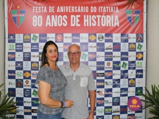 
<a style='margin-left: 5px;' class='btn btn-xs btn-social btn-facebook' href='https://www.facebook.com/sharer/sharer.php?u=https://www.boladovale.com.br/imgs/800-800-90/conteudo/fotos/1327/img0596.jpg' rel='popup' data-width='500' data-height='400'><i class='fa fa-facebook'></i>Compartilhar <span class='hidden-xs'>no Facebook</span>
</a> 
<a class='btn btn-default btn-xs' target='_blank' href='imgs/800-800-90/conteudo/fotos/1327/img0596.jpg'>
<span class='glyphicon glyphicon-cloud-download'></span> Salvar
</a> 
<span></span>