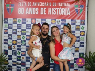 
<a style='margin-left: 5px;' class='btn btn-xs btn-social btn-facebook' href='https://www.facebook.com/sharer/sharer.php?u=https://www.boladovale.com.br/imgs/800-800-90/conteudo/fotos/1327/img0609.jpg' rel='popup' data-width='500' data-height='400'><i class='fa fa-facebook'></i>Compartilhar <span class='hidden-xs'>no Facebook</span>
</a> 
<a class='btn btn-default btn-xs' target='_blank' href='imgs/800-800-90/conteudo/fotos/1327/img0609.jpg'>
<span class='glyphicon glyphicon-cloud-download'></span> Salvar
</a> 
<span></span>