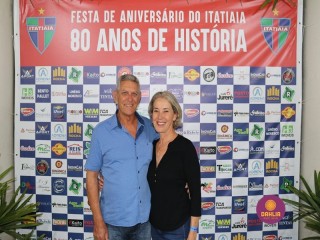 
<a style='margin-left: 5px;' class='btn btn-xs btn-social btn-facebook' href='https://www.facebook.com/sharer/sharer.php?u=https://www.boladovale.com.br/imgs/800-800-90/conteudo/fotos/1327/img0636.jpg' rel='popup' data-width='500' data-height='400'><i class='fa fa-facebook'></i>Compartilhar <span class='hidden-xs'>no Facebook</span>
</a> 
<a class='btn btn-default btn-xs' target='_blank' href='imgs/800-800-90/conteudo/fotos/1327/img0636.jpg'>
<span class='glyphicon glyphicon-cloud-download'></span> Salvar
</a> 
<span></span>