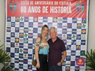 
<a style='margin-left: 5px;' class='btn btn-xs btn-social btn-facebook' href='https://www.facebook.com/sharer/sharer.php?u=https://www.boladovale.com.br/imgs/800-800-90/conteudo/fotos/1327/img0671.jpg' rel='popup' data-width='500' data-height='400'><i class='fa fa-facebook'></i>Compartilhar <span class='hidden-xs'>no Facebook</span>
</a> 
<a class='btn btn-default btn-xs' target='_blank' href='imgs/800-800-90/conteudo/fotos/1327/img0671.jpg'>
<span class='glyphicon glyphicon-cloud-download'></span> Salvar
</a> 
<span></span>