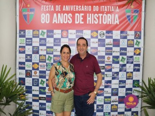 
<a style='margin-left: 5px;' class='btn btn-xs btn-social btn-facebook' href='https://www.facebook.com/sharer/sharer.php?u=https://www.boladovale.com.br/imgs/800-800-90/conteudo/fotos/1327/img0674.jpg' rel='popup' data-width='500' data-height='400'><i class='fa fa-facebook'></i>Compartilhar <span class='hidden-xs'>no Facebook</span>
</a> 
<a class='btn btn-default btn-xs' target='_blank' href='imgs/800-800-90/conteudo/fotos/1327/img0674.jpg'>
<span class='glyphicon glyphicon-cloud-download'></span> Salvar
</a> 
<span></span>