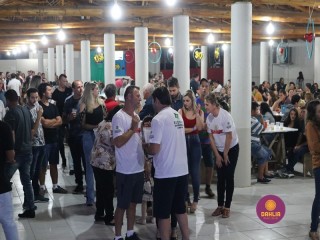 
<a style='margin-left: 5px;' class='btn btn-xs btn-social btn-facebook' href='https://www.facebook.com/sharer/sharer.php?u=https://www.boladovale.com.br/imgs/800-800-90/conteudo/fotos/1327/img0717.jpg' rel='popup' data-width='500' data-height='400'><i class='fa fa-facebook'></i>Compartilhar <span class='hidden-xs'>no Facebook</span>
</a> 
<a class='btn btn-default btn-xs' target='_blank' href='imgs/800-800-90/conteudo/fotos/1327/img0717.jpg'>
<span class='glyphicon glyphicon-cloud-download'></span> Salvar
</a> 
<span></span>