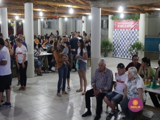 
<a style='margin-left: 5px;' class='btn btn-xs btn-social btn-facebook' href='https://www.facebook.com/sharer/sharer.php?u=https://www.boladovale.com.br/imgs/800-800-90/conteudo/fotos/1327/img0718.jpg' rel='popup' data-width='500' data-height='400'><i class='fa fa-facebook'></i>Compartilhar <span class='hidden-xs'>no Facebook</span>
</a> 
<a class='btn btn-default btn-xs' target='_blank' href='imgs/800-800-90/conteudo/fotos/1327/img0718.jpg'>
<span class='glyphicon glyphicon-cloud-download'></span> Salvar
</a> 
<span></span>