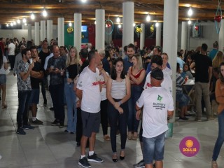 
<a style='margin-left: 5px;' class='btn btn-xs btn-social btn-facebook' href='https://www.facebook.com/sharer/sharer.php?u=https://www.boladovale.com.br/imgs/800-800-90/conteudo/fotos/1327/img0723.jpg' rel='popup' data-width='500' data-height='400'><i class='fa fa-facebook'></i>Compartilhar <span class='hidden-xs'>no Facebook</span>
</a> 
<a class='btn btn-default btn-xs' target='_blank' href='imgs/800-800-90/conteudo/fotos/1327/img0723.jpg'>
<span class='glyphicon glyphicon-cloud-download'></span> Salvar
</a> 
<span></span>