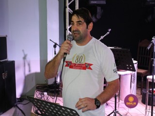 
<a style='margin-left: 5px;' class='btn btn-xs btn-social btn-facebook' href='https://www.facebook.com/sharer/sharer.php?u=https://www.boladovale.com.br/imgs/800-800-90/conteudo/fotos/1327/img0726.jpg' rel='popup' data-width='500' data-height='400'><i class='fa fa-facebook'></i>Compartilhar <span class='hidden-xs'>no Facebook</span>
</a> 
<a class='btn btn-default btn-xs' target='_blank' href='imgs/800-800-90/conteudo/fotos/1327/img0726.jpg'>
<span class='glyphicon glyphicon-cloud-download'></span> Salvar
</a> 
<span></span>