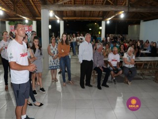 
<a style='margin-left: 5px;' class='btn btn-xs btn-social btn-facebook' href='https://www.facebook.com/sharer/sharer.php?u=https://www.boladovale.com.br/imgs/800-800-90/conteudo/fotos/1327/img0728.jpg' rel='popup' data-width='500' data-height='400'><i class='fa fa-facebook'></i>Compartilhar <span class='hidden-xs'>no Facebook</span>
</a> 
<a class='btn btn-default btn-xs' target='_blank' href='imgs/800-800-90/conteudo/fotos/1327/img0728.jpg'>
<span class='glyphicon glyphicon-cloud-download'></span> Salvar
</a> 
<span></span>