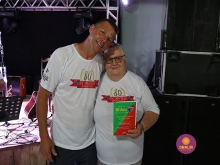
<a style='margin-left: 5px;' class='btn btn-xs btn-social btn-facebook' href='https://www.facebook.com/sharer/sharer.php?u=https://www.boladovale.com.br/imgs/800-800-90/conteudo/fotos/1327/img0749.jpg' rel='popup' data-width='500' data-height='400'><i class='fa fa-facebook'></i>Compartilhar <span class='hidden-xs'>no Facebook</span>
</a> 
<a class='btn btn-default btn-xs' target='_blank' href='imgs/800-800-90/conteudo/fotos/1327/img0749.jpg'>
<span class='glyphicon glyphicon-cloud-download'></span> Salvar
</a> 
<span></span>