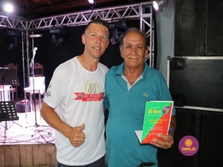 
<a style='margin-left: 5px;' class='btn btn-xs btn-social btn-facebook' href='https://www.facebook.com/sharer/sharer.php?u=https://www.boladovale.com.br/imgs/800-800-90/conteudo/fotos/1327/img0770.jpg' rel='popup' data-width='500' data-height='400'><i class='fa fa-facebook'></i>Compartilhar <span class='hidden-xs'>no Facebook</span>
</a> 
<a class='btn btn-default btn-xs' target='_blank' href='imgs/800-800-90/conteudo/fotos/1327/img0770.jpg'>
<span class='glyphicon glyphicon-cloud-download'></span> Salvar
</a> 
<span></span>