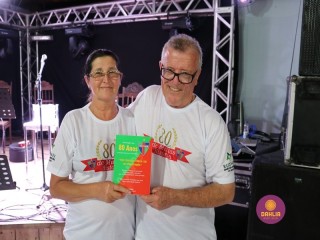 
<a style='margin-left: 5px;' class='btn btn-xs btn-social btn-facebook' href='https://www.facebook.com/sharer/sharer.php?u=https://www.boladovale.com.br/imgs/800-800-90/conteudo/fotos/1327/img0774.jpg' rel='popup' data-width='500' data-height='400'><i class='fa fa-facebook'></i>Compartilhar <span class='hidden-xs'>no Facebook</span>
</a> 
<a class='btn btn-default btn-xs' target='_blank' href='imgs/800-800-90/conteudo/fotos/1327/img0774.jpg'>
<span class='glyphicon glyphicon-cloud-download'></span> Salvar
</a> 
<span></span>