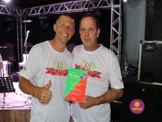 
<a style='margin-left: 5px;' class='btn btn-xs btn-social btn-facebook' href='https://www.facebook.com/sharer/sharer.php?u=https://www.boladovale.com.br/imgs/800-800-90/conteudo/fotos/1327/img0782.jpg' rel='popup' data-width='500' data-height='400'><i class='fa fa-facebook'></i>Compartilhar <span class='hidden-xs'>no Facebook</span>
</a> 
<a class='btn btn-default btn-xs' target='_blank' href='imgs/800-800-90/conteudo/fotos/1327/img0782.jpg'>
<span class='glyphicon glyphicon-cloud-download'></span> Salvar
</a> 
<span></span>