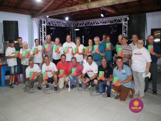 
<a style='margin-left: 5px;' class='btn btn-xs btn-social btn-facebook' href='https://www.facebook.com/sharer/sharer.php?u=https://www.boladovale.com.br/imgs/800-800-90/conteudo/fotos/1327/img0788.jpg' rel='popup' data-width='500' data-height='400'><i class='fa fa-facebook'></i>Compartilhar <span class='hidden-xs'>no Facebook</span>
</a> 
<a class='btn btn-default btn-xs' target='_blank' href='imgs/800-800-90/conteudo/fotos/1327/img0788.jpg'>
<span class='glyphicon glyphicon-cloud-download'></span> Salvar
</a> 
<span></span>