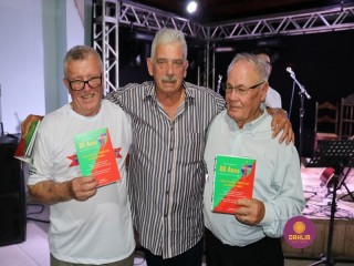 
<a style='margin-left: 5px;' class='btn btn-xs btn-social btn-facebook' href='https://www.facebook.com/sharer/sharer.php?u=https://www.boladovale.com.br/imgs/800-800-90/conteudo/fotos/1327/img0793.jpg' rel='popup' data-width='500' data-height='400'><i class='fa fa-facebook'></i>Compartilhar <span class='hidden-xs'>no Facebook</span>
</a> 
<a class='btn btn-default btn-xs' target='_blank' href='imgs/800-800-90/conteudo/fotos/1327/img0793.jpg'>
<span class='glyphicon glyphicon-cloud-download'></span> Salvar
</a> 
<span></span>