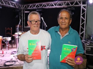 
<a style='margin-left: 5px;' class='btn btn-xs btn-social btn-facebook' href='https://www.facebook.com/sharer/sharer.php?u=https://www.boladovale.com.br/imgs/800-800-90/conteudo/fotos/1327/img0800.jpg' rel='popup' data-width='500' data-height='400'><i class='fa fa-facebook'></i>Compartilhar <span class='hidden-xs'>no Facebook</span>
</a> 
<a class='btn btn-default btn-xs' target='_blank' href='imgs/800-800-90/conteudo/fotos/1327/img0800.jpg'>
<span class='glyphicon glyphicon-cloud-download'></span> Salvar
</a> 
<span></span>