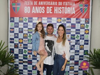 
<a style='margin-left: 5px;' class='btn btn-xs btn-social btn-facebook' href='https://www.facebook.com/sharer/sharer.php?u=https://www.boladovale.com.br/imgs/800-800-90/conteudo/fotos/1327/img0820.jpg' rel='popup' data-width='500' data-height='400'><i class='fa fa-facebook'></i>Compartilhar <span class='hidden-xs'>no Facebook</span>
</a> 
<a class='btn btn-default btn-xs' target='_blank' href='imgs/800-800-90/conteudo/fotos/1327/img0820.jpg'>
<span class='glyphicon glyphicon-cloud-download'></span> Salvar
</a> 
<span></span>