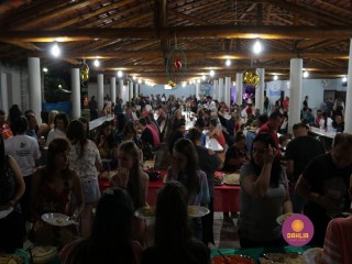 
<a style='margin-left: 5px;' class='btn btn-xs btn-social btn-facebook' href='https://www.facebook.com/sharer/sharer.php?u=https://www.boladovale.com.br/imgs/800-800-90/conteudo/fotos/1327/img0827.jpg' rel='popup' data-width='500' data-height='400'><i class='fa fa-facebook'></i>Compartilhar <span class='hidden-xs'>no Facebook</span>
</a> 
<a class='btn btn-default btn-xs' target='_blank' href='imgs/800-800-90/conteudo/fotos/1327/img0827.jpg'>
<span class='glyphicon glyphicon-cloud-download'></span> Salvar
</a> 
<span></span>