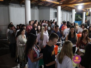 
<a style='margin-left: 5px;' class='btn btn-xs btn-social btn-facebook' href='https://www.facebook.com/sharer/sharer.php?u=https://www.boladovale.com.br/imgs/800-800-90/conteudo/fotos/1327/img0829.jpg' rel='popup' data-width='500' data-height='400'><i class='fa fa-facebook'></i>Compartilhar <span class='hidden-xs'>no Facebook</span>
</a> 
<a class='btn btn-default btn-xs' target='_blank' href='imgs/800-800-90/conteudo/fotos/1327/img0829.jpg'>
<span class='glyphicon glyphicon-cloud-download'></span> Salvar
</a> 
<span></span>