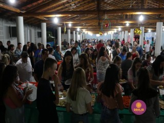 
<a style='margin-left: 5px;' class='btn btn-xs btn-social btn-facebook' href='https://www.facebook.com/sharer/sharer.php?u=https://www.boladovale.com.br/imgs/800-800-90/conteudo/fotos/1327/img0830.jpg' rel='popup' data-width='500' data-height='400'><i class='fa fa-facebook'></i>Compartilhar <span class='hidden-xs'>no Facebook</span>
</a> 
<a class='btn btn-default btn-xs' target='_blank' href='imgs/800-800-90/conteudo/fotos/1327/img0830.jpg'>
<span class='glyphicon glyphicon-cloud-download'></span> Salvar
</a> 
<span></span>