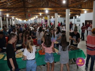 
<a style='margin-left: 5px;' class='btn btn-xs btn-social btn-facebook' href='https://www.facebook.com/sharer/sharer.php?u=https://www.boladovale.com.br/imgs/800-800-90/conteudo/fotos/1327/img0832.jpg' rel='popup' data-width='500' data-height='400'><i class='fa fa-facebook'></i>Compartilhar <span class='hidden-xs'>no Facebook</span>
</a> 
<a class='btn btn-default btn-xs' target='_blank' href='imgs/800-800-90/conteudo/fotos/1327/img0832.jpg'>
<span class='glyphicon glyphicon-cloud-download'></span> Salvar
</a> 
<span></span>