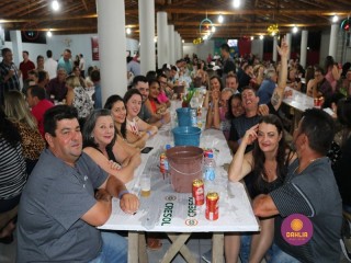 
<a style='margin-left: 5px;' class='btn btn-xs btn-social btn-facebook' href='https://www.facebook.com/sharer/sharer.php?u=https://www.boladovale.com.br/imgs/800-800-90/conteudo/fotos/1327/img0841.jpg' rel='popup' data-width='500' data-height='400'><i class='fa fa-facebook'></i>Compartilhar <span class='hidden-xs'>no Facebook</span>
</a> 
<a class='btn btn-default btn-xs' target='_blank' href='imgs/800-800-90/conteudo/fotos/1327/img0841.jpg'>
<span class='glyphicon glyphicon-cloud-download'></span> Salvar
</a> 
<span></span>