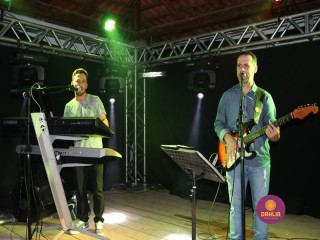 
<a style='margin-left: 5px;' class='btn btn-xs btn-social btn-facebook' href='https://www.facebook.com/sharer/sharer.php?u=https://www.boladovale.com.br/imgs/800-800-90/conteudo/fotos/1327/img0888.jpg' rel='popup' data-width='500' data-height='400'><i class='fa fa-facebook'></i>Compartilhar <span class='hidden-xs'>no Facebook</span>
</a> 
<a class='btn btn-default btn-xs' target='_blank' href='imgs/800-800-90/conteudo/fotos/1327/img0888.jpg'>
<span class='glyphicon glyphicon-cloud-download'></span> Salvar
</a> 
<span></span>