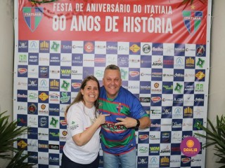 
<a style='margin-left: 5px;' class='btn btn-xs btn-social btn-facebook' href='https://www.facebook.com/sharer/sharer.php?u=https://www.boladovale.com.br/imgs/800-800-90/conteudo/fotos/1327/img0892.jpg' rel='popup' data-width='500' data-height='400'><i class='fa fa-facebook'></i>Compartilhar <span class='hidden-xs'>no Facebook</span>
</a> 
<a class='btn btn-default btn-xs' target='_blank' href='imgs/800-800-90/conteudo/fotos/1327/img0892.jpg'>
<span class='glyphicon glyphicon-cloud-download'></span> Salvar
</a> 
<span></span>