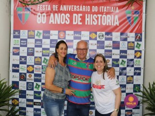 
<a style='margin-left: 5px;' class='btn btn-xs btn-social btn-facebook' href='https://www.facebook.com/sharer/sharer.php?u=https://www.boladovale.com.br/imgs/800-800-90/conteudo/fotos/1327/img0895.jpg' rel='popup' data-width='500' data-height='400'><i class='fa fa-facebook'></i>Compartilhar <span class='hidden-xs'>no Facebook</span>
</a> 
<a class='btn btn-default btn-xs' target='_blank' href='imgs/800-800-90/conteudo/fotos/1327/img0895.jpg'>
<span class='glyphicon glyphicon-cloud-download'></span> Salvar
</a> 
<span></span>