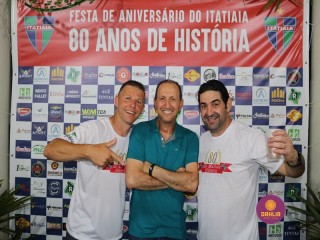 
<a style='margin-left: 5px;' class='btn btn-xs btn-social btn-facebook' href='https://www.facebook.com/sharer/sharer.php?u=https://www.boladovale.com.br/imgs/800-800-90/conteudo/fotos/1327/img0902.jpg' rel='popup' data-width='500' data-height='400'><i class='fa fa-facebook'></i>Compartilhar <span class='hidden-xs'>no Facebook</span>
</a> 
<a class='btn btn-default btn-xs' target='_blank' href='imgs/800-800-90/conteudo/fotos/1327/img0902.jpg'>
<span class='glyphicon glyphicon-cloud-download'></span> Salvar
</a> 
<span></span>