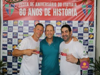
<a style='margin-left: 5px;' class='btn btn-xs btn-social btn-facebook' href='https://www.facebook.com/sharer/sharer.php?u=https://www.boladovale.com.br/imgs/800-800-90/conteudo/fotos/1327/img0905.jpg' rel='popup' data-width='500' data-height='400'><i class='fa fa-facebook'></i>Compartilhar <span class='hidden-xs'>no Facebook</span>
</a> 
<a class='btn btn-default btn-xs' target='_blank' href='imgs/800-800-90/conteudo/fotos/1327/img0905.jpg'>
<span class='glyphicon glyphicon-cloud-download'></span> Salvar
</a> 
<span></span>