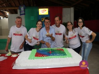 
<a style='margin-left: 5px;' class='btn btn-xs btn-social btn-facebook' href='https://www.facebook.com/sharer/sharer.php?u=https://www.boladovale.com.br/imgs/800-800-90/conteudo/fotos/1327/img0910.jpg' rel='popup' data-width='500' data-height='400'><i class='fa fa-facebook'></i>Compartilhar <span class='hidden-xs'>no Facebook</span>
</a> 
<a class='btn btn-default btn-xs' target='_blank' href='imgs/800-800-90/conteudo/fotos/1327/img0910.jpg'>
<span class='glyphicon glyphicon-cloud-download'></span> Salvar
</a> 
<span></span>