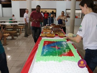 
<a style='margin-left: 5px;' class='btn btn-xs btn-social btn-facebook' href='https://www.facebook.com/sharer/sharer.php?u=https://www.boladovale.com.br/imgs/800-800-90/conteudo/fotos/1327/img0913.jpg' rel='popup' data-width='500' data-height='400'><i class='fa fa-facebook'></i>Compartilhar <span class='hidden-xs'>no Facebook</span>
</a> 
<a class='btn btn-default btn-xs' target='_blank' href='imgs/800-800-90/conteudo/fotos/1327/img0913.jpg'>
<span class='glyphicon glyphicon-cloud-download'></span> Salvar
</a> 
<span></span>