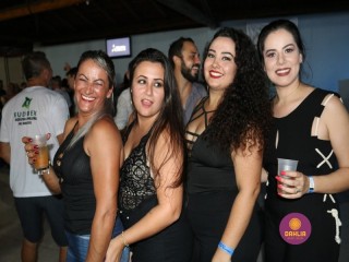 
<a style='margin-left: 5px;' class='btn btn-xs btn-social btn-facebook' href='https://www.facebook.com/sharer/sharer.php?u=https://www.boladovale.com.br/imgs/800-800-90/conteudo/fotos/1327/img0939.jpg' rel='popup' data-width='500' data-height='400'><i class='fa fa-facebook'></i>Compartilhar <span class='hidden-xs'>no Facebook</span>
</a> 
<a class='btn btn-default btn-xs' target='_blank' href='imgs/800-800-90/conteudo/fotos/1327/img0939.jpg'>
<span class='glyphicon glyphicon-cloud-download'></span> Salvar
</a> 
<span></span>