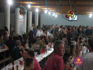 
<a style='margin-left: 5px;' class='btn btn-xs btn-social btn-facebook' href='https://www.facebook.com/sharer/sharer.php?u=https://www.boladovale.com.br/imgs/800-800-90/conteudo/fotos/1327/img7906.jpg' rel='popup' data-width='500' data-height='400'><i class='fa fa-facebook'></i>Compartilhar <span class='hidden-xs'>no Facebook</span>
</a> 
<a class='btn btn-default btn-xs' target='_blank' href='imgs/800-800-90/conteudo/fotos/1327/img7906.jpg'>
<span class='glyphicon glyphicon-cloud-download'></span> Salvar
</a> 
<span></span>