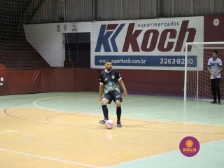 
<a style='margin-left: 5px;' class='btn btn-xs btn-social btn-facebook' href='https://www.facebook.com/sharer/sharer.php?u=https://www.boladovale.com.br/imgs/800-800-90/conteudo/fotos/1328/img1155.jpg' rel='popup' data-width='500' data-height='400'><i class='fa fa-facebook'></i>Compartilhar <span class='hidden-xs'>no Facebook</span>
</a> 
<a class='btn btn-default btn-xs' target='_blank' href='imgs/800-800-90/conteudo/fotos/1328/img1155.jpg'>
<span class='glyphicon glyphicon-cloud-download'></span> Salvar
</a> 
<span></span>