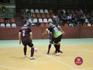 
<a style='margin-left: 5px;' class='btn btn-xs btn-social btn-facebook' href='https://www.facebook.com/sharer/sharer.php?u=https://www.boladovale.com.br/imgs/800-800-90/conteudo/fotos/1328/img1157.jpg' rel='popup' data-width='500' data-height='400'><i class='fa fa-facebook'></i>Compartilhar <span class='hidden-xs'>no Facebook</span>
</a> 
<a class='btn btn-default btn-xs' target='_blank' href='imgs/800-800-90/conteudo/fotos/1328/img1157.jpg'>
<span class='glyphicon glyphicon-cloud-download'></span> Salvar
</a> 
<span></span>