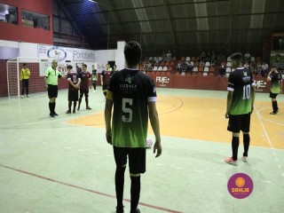 
<a style='margin-left: 5px;' class='btn btn-xs btn-social btn-facebook' href='https://www.facebook.com/sharer/sharer.php?u=https://www.boladovale.com.br/imgs/800-800-90/conteudo/fotos/1328/img1162.jpg' rel='popup' data-width='500' data-height='400'><i class='fa fa-facebook'></i>Compartilhar <span class='hidden-xs'>no Facebook</span>
</a> 
<a class='btn btn-default btn-xs' target='_blank' href='imgs/800-800-90/conteudo/fotos/1328/img1162.jpg'>
<span class='glyphicon glyphicon-cloud-download'></span> Salvar
</a> 
<span></span>