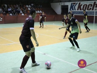 
<a style='margin-left: 5px;' class='btn btn-xs btn-social btn-facebook' href='https://www.facebook.com/sharer/sharer.php?u=https://www.boladovale.com.br/imgs/800-800-90/conteudo/fotos/1328/img1170.jpg' rel='popup' data-width='500' data-height='400'><i class='fa fa-facebook'></i>Compartilhar <span class='hidden-xs'>no Facebook</span>
</a> 
<a class='btn btn-default btn-xs' target='_blank' href='imgs/800-800-90/conteudo/fotos/1328/img1170.jpg'>
<span class='glyphicon glyphicon-cloud-download'></span> Salvar
</a> 
<span></span>