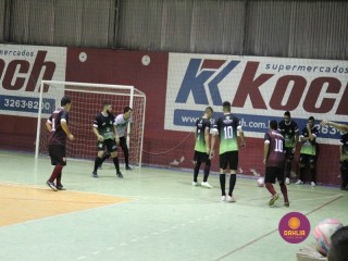 
<a style='margin-left: 5px;' class='btn btn-xs btn-social btn-facebook' href='https://www.facebook.com/sharer/sharer.php?u=https://www.boladovale.com.br/imgs/800-800-90/conteudo/fotos/1328/img1176.jpg' rel='popup' data-width='500' data-height='400'><i class='fa fa-facebook'></i>Compartilhar <span class='hidden-xs'>no Facebook</span>
</a> 
<a class='btn btn-default btn-xs' target='_blank' href='imgs/800-800-90/conteudo/fotos/1328/img1176.jpg'>
<span class='glyphicon glyphicon-cloud-download'></span> Salvar
</a> 
<span></span>