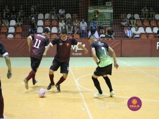 
<a style='margin-left: 5px;' class='btn btn-xs btn-social btn-facebook' href='https://www.facebook.com/sharer/sharer.php?u=https://www.boladovale.com.br/imgs/800-800-90/conteudo/fotos/1328/img1194.jpg' rel='popup' data-width='500' data-height='400'><i class='fa fa-facebook'></i>Compartilhar <span class='hidden-xs'>no Facebook</span>
</a> 
<a class='btn btn-default btn-xs' target='_blank' href='imgs/800-800-90/conteudo/fotos/1328/img1194.jpg'>
<span class='glyphicon glyphicon-cloud-download'></span> Salvar
</a> 
<span></span>