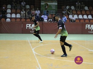 
<a style='margin-left: 5px;' class='btn btn-xs btn-social btn-facebook' href='https://www.facebook.com/sharer/sharer.php?u=https://www.boladovale.com.br/imgs/800-800-90/conteudo/fotos/1328/img1213.jpg' rel='popup' data-width='500' data-height='400'><i class='fa fa-facebook'></i>Compartilhar <span class='hidden-xs'>no Facebook</span>
</a> 
<a class='btn btn-default btn-xs' target='_blank' href='imgs/800-800-90/conteudo/fotos/1328/img1213.jpg'>
<span class='glyphicon glyphicon-cloud-download'></span> Salvar
</a> 
<span></span>