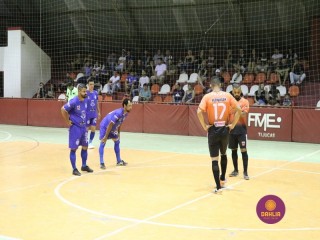 
<a style='margin-left: 5px;' class='btn btn-xs btn-social btn-facebook' href='https://www.facebook.com/sharer/sharer.php?u=https://www.boladovale.com.br/imgs/800-800-90/conteudo/fotos/1329/img1238.jpg' rel='popup' data-width='500' data-height='400'><i class='fa fa-facebook'></i>Compartilhar <span class='hidden-xs'>no Facebook</span>
</a> 
<a class='btn btn-default btn-xs' target='_blank' href='imgs/800-800-90/conteudo/fotos/1329/img1238.jpg'>
<span class='glyphicon glyphicon-cloud-download'></span> Salvar
</a> 
<span></span>