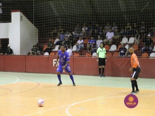 
<a style='margin-left: 5px;' class='btn btn-xs btn-social btn-facebook' href='https://www.facebook.com/sharer/sharer.php?u=https://www.boladovale.com.br/imgs/800-800-90/conteudo/fotos/1329/img1241.jpg' rel='popup' data-width='500' data-height='400'><i class='fa fa-facebook'></i>Compartilhar <span class='hidden-xs'>no Facebook</span>
</a> 
<a class='btn btn-default btn-xs' target='_blank' href='imgs/800-800-90/conteudo/fotos/1329/img1241.jpg'>
<span class='glyphicon glyphicon-cloud-download'></span> Salvar
</a> 
<span></span>