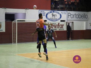 
<a style='margin-left: 5px;' class='btn btn-xs btn-social btn-facebook' href='https://www.facebook.com/sharer/sharer.php?u=https://www.boladovale.com.br/imgs/800-800-90/conteudo/fotos/1329/img1251.jpg' rel='popup' data-width='500' data-height='400'><i class='fa fa-facebook'></i>Compartilhar <span class='hidden-xs'>no Facebook</span>
</a> 
<a class='btn btn-default btn-xs' target='_blank' href='imgs/800-800-90/conteudo/fotos/1329/img1251.jpg'>
<span class='glyphicon glyphicon-cloud-download'></span> Salvar
</a> 
<span></span>