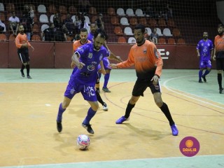 
<a style='margin-left: 5px;' class='btn btn-xs btn-social btn-facebook' href='https://www.facebook.com/sharer/sharer.php?u=https://www.boladovale.com.br/imgs/800-800-90/conteudo/fotos/1329/img1272.jpg' rel='popup' data-width='500' data-height='400'><i class='fa fa-facebook'></i>Compartilhar <span class='hidden-xs'>no Facebook</span>
</a> 
<a class='btn btn-default btn-xs' target='_blank' href='imgs/800-800-90/conteudo/fotos/1329/img1272.jpg'>
<span class='glyphicon glyphicon-cloud-download'></span> Salvar
</a> 
<span></span>