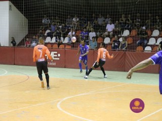 
<a style='margin-left: 5px;' class='btn btn-xs btn-social btn-facebook' href='https://www.facebook.com/sharer/sharer.php?u=https://www.boladovale.com.br/imgs/800-800-90/conteudo/fotos/1329/img1280.jpg' rel='popup' data-width='500' data-height='400'><i class='fa fa-facebook'></i>Compartilhar <span class='hidden-xs'>no Facebook</span>
</a> 
<a class='btn btn-default btn-xs' target='_blank' href='imgs/800-800-90/conteudo/fotos/1329/img1280.jpg'>
<span class='glyphicon glyphicon-cloud-download'></span> Salvar
</a> 
<span></span>