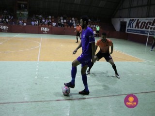 
<a style='margin-left: 5px;' class='btn btn-xs btn-social btn-facebook' href='https://www.facebook.com/sharer/sharer.php?u=https://www.boladovale.com.br/imgs/800-800-90/conteudo/fotos/1329/img1284.jpg' rel='popup' data-width='500' data-height='400'><i class='fa fa-facebook'></i>Compartilhar <span class='hidden-xs'>no Facebook</span>
</a> 
<a class='btn btn-default btn-xs' target='_blank' href='imgs/800-800-90/conteudo/fotos/1329/img1284.jpg'>
<span class='glyphicon glyphicon-cloud-download'></span> Salvar
</a> 
<span></span>