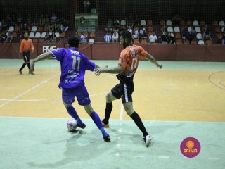 
<a style='margin-left: 5px;' class='btn btn-xs btn-social btn-facebook' href='https://www.facebook.com/sharer/sharer.php?u=https://www.boladovale.com.br/imgs/800-800-90/conteudo/fotos/1329/img1285.jpg' rel='popup' data-width='500' data-height='400'><i class='fa fa-facebook'></i>Compartilhar <span class='hidden-xs'>no Facebook</span>
</a> 
<a class='btn btn-default btn-xs' target='_blank' href='imgs/800-800-90/conteudo/fotos/1329/img1285.jpg'>
<span class='glyphicon glyphicon-cloud-download'></span> Salvar
</a> 
<span></span>